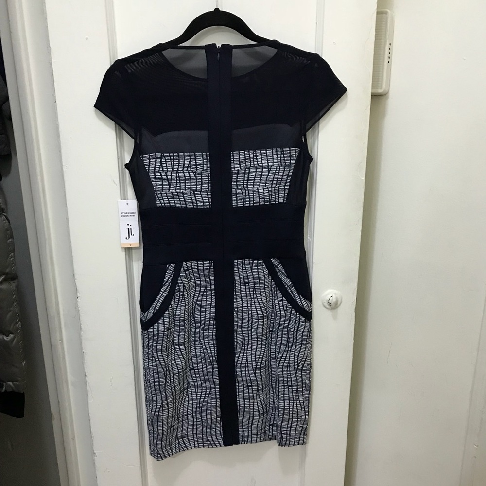 Julia Jordan Fitted navy and white dress